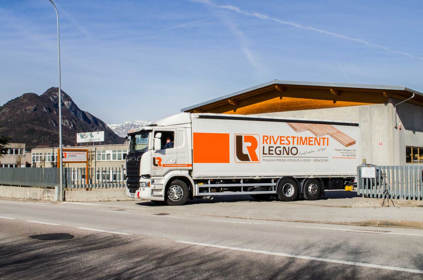 Camion Rivestimenti Legno per le consegne