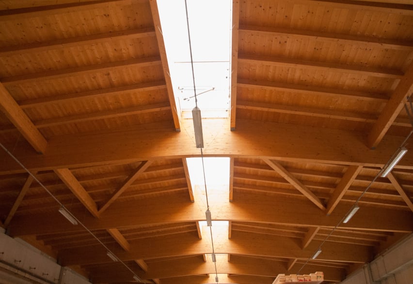 Magazzino coperto con struttura in legno