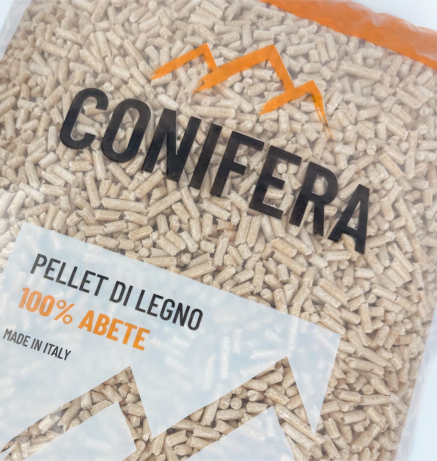 Dettaglio del sacco Conifera con pellet di abete